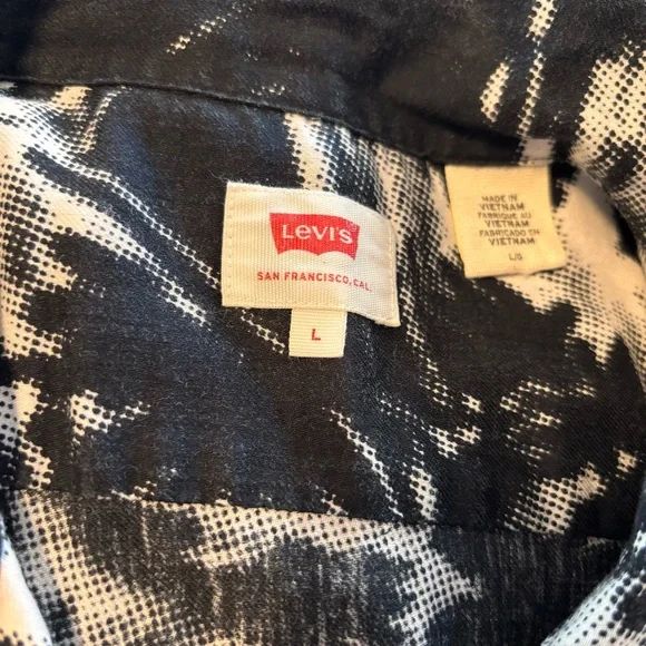 shirt size large - Picture 4 of 5